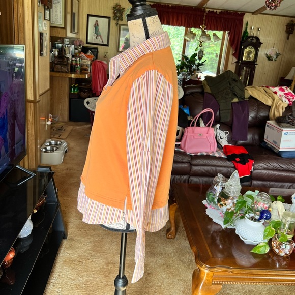 Woman’s Samantha Stuart 2 in one shirt perfect for fall - Picture 7 of 16